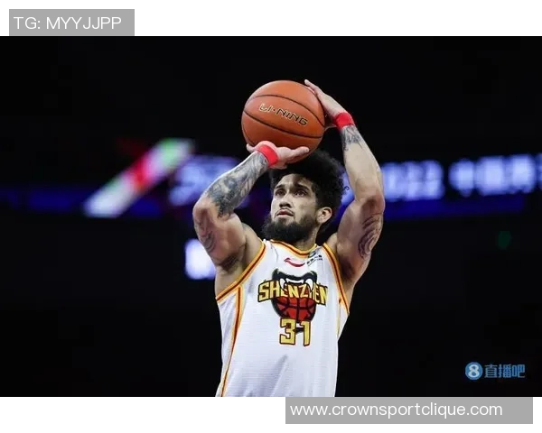 布克半场表现平平仅得8分2板5助球队状态堪忧需加强进攻效率