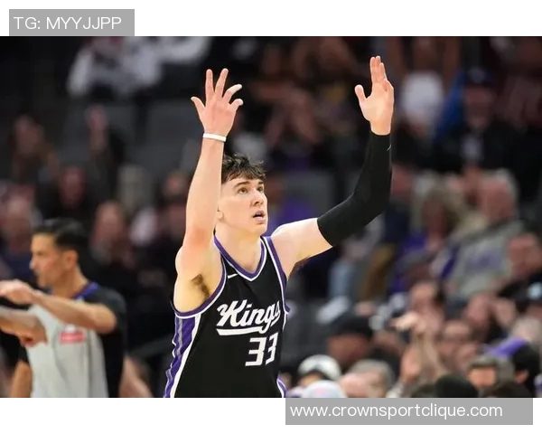 拉拉维亚谈与詹东的对抗经历称同队合作是莫大荣幸