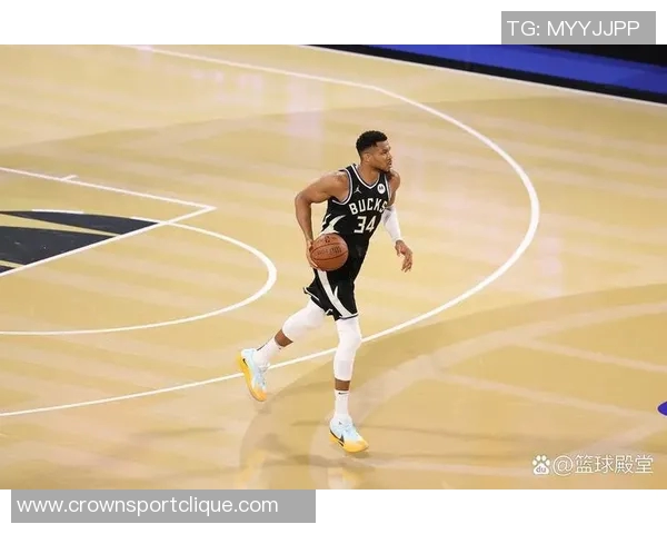 三球前三战场均283分8板97助命中率出色展现强大实力